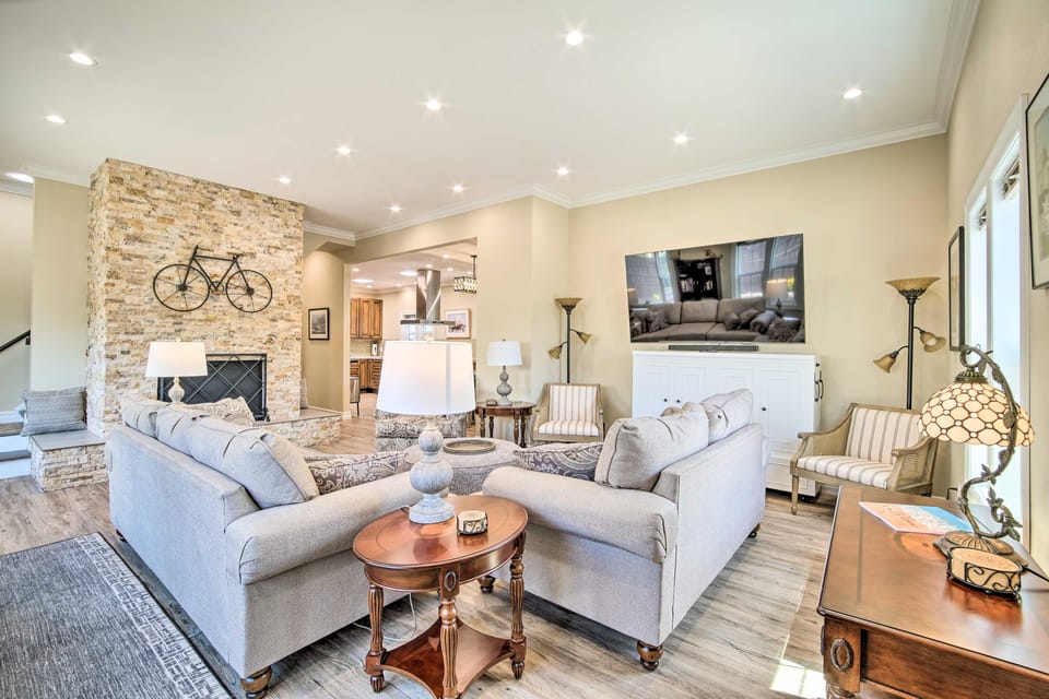 Renovated North Bend Cottage: Near Eateries! House in Coos Bay