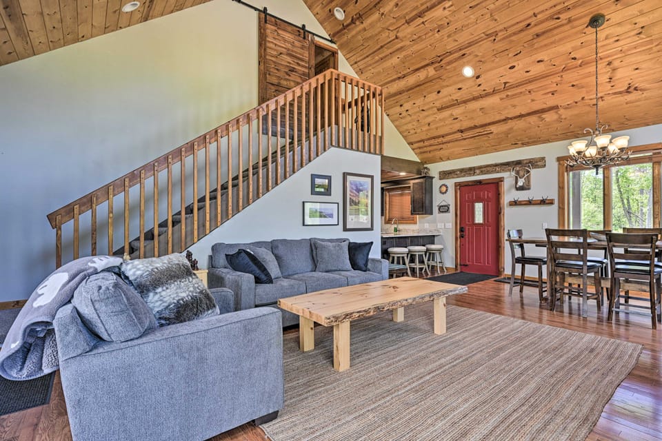 Cabin 1 Mi to Sand Valley, 1 Block to Beach House in Wisconsin