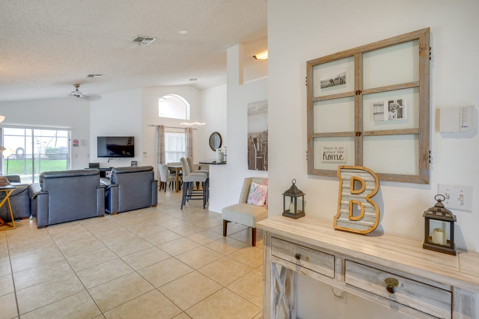 30 Mi to Universal Epic Universe: Golf Club Villa House in Haines City