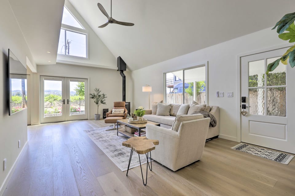 Luxe Wine Country Getaway w/ Vineyard Views House in Rutherford