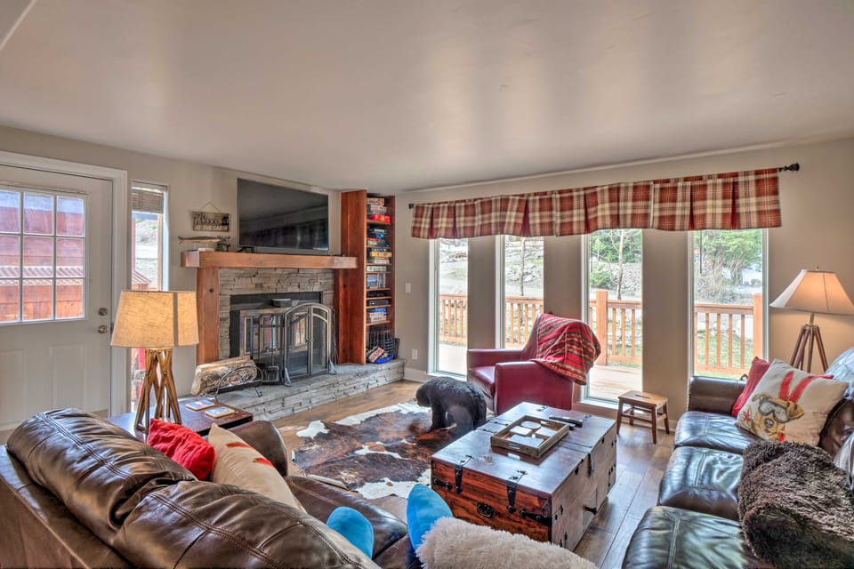 Private Deck & Hot Tub! Breckenridge Family Haven House in Summit County