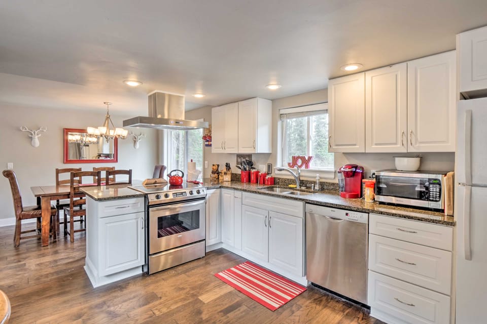 Private Deck & Hot Tub! Breckenridge Family Haven House in Summit County