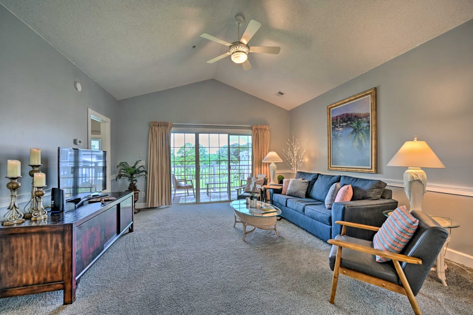 2 Mi to Broadway at the Beach: Quiet Golf Getaway Apartment in Carolina Forest