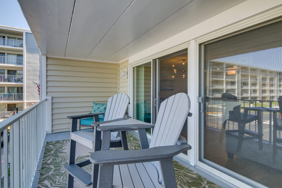 Walk to Pool & Beach! Ocean City Family Condo Apartment in Ocean City