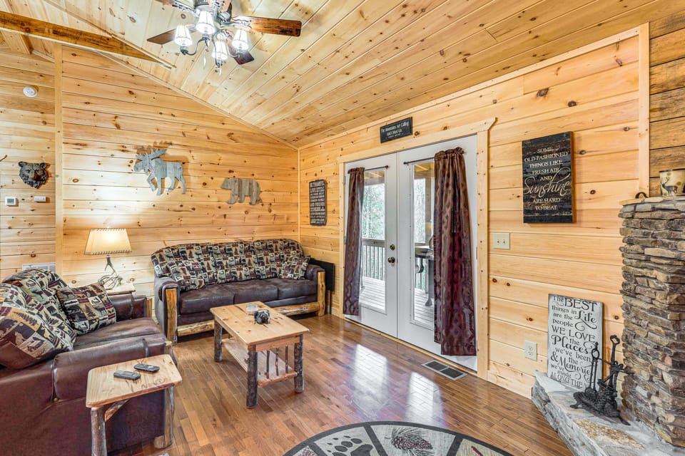 Secluded Family Cabin w/ Deck Near Cherokee Lake House in Tennessee
