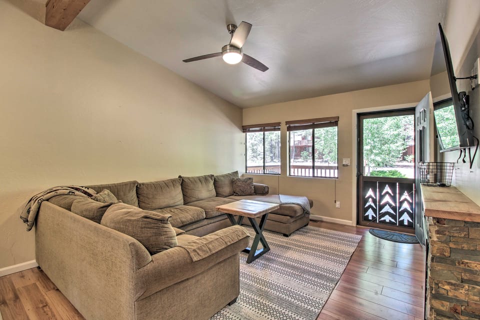 Cozy Forest Retreat! Pet-Friendly Pinetop Cabin House in Arizona