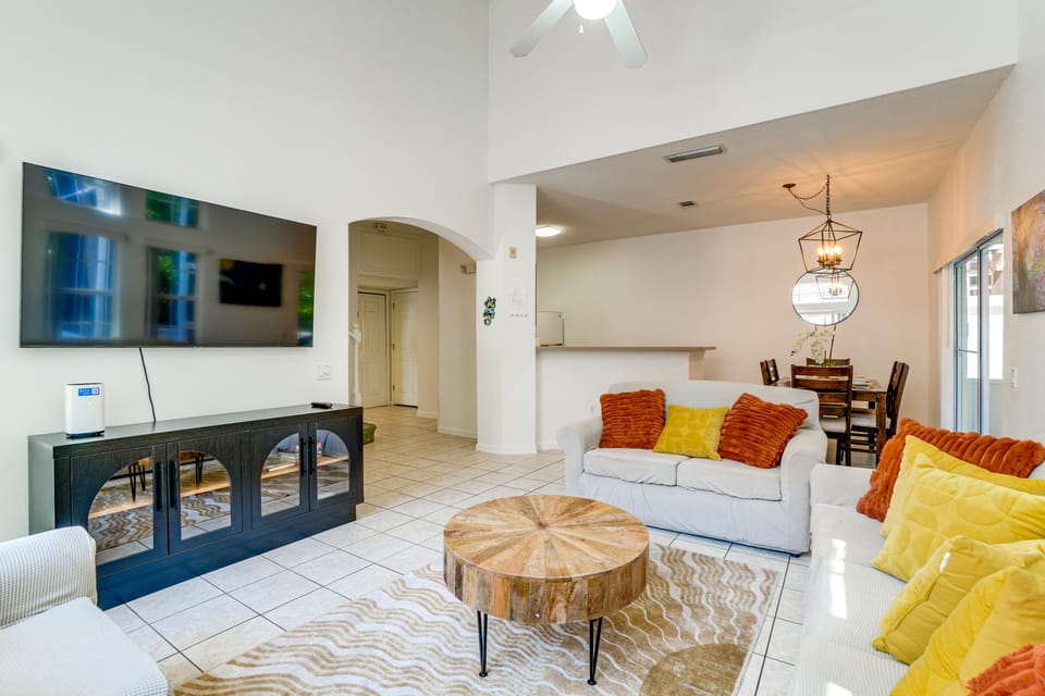 Townhome in Berkeley Lake Resort, 9 Mi to WDW! Apartment in Kissimmee