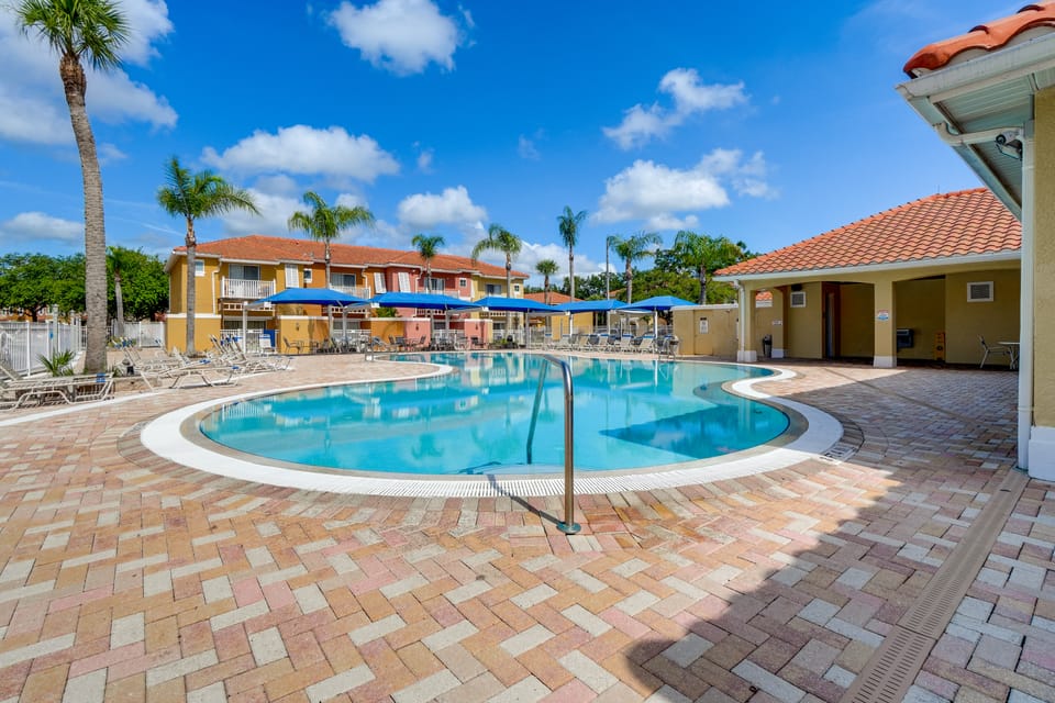 Townhome in Berkeley Lake Resort, 9 Mi to WDW! Apartment in Kissimmee