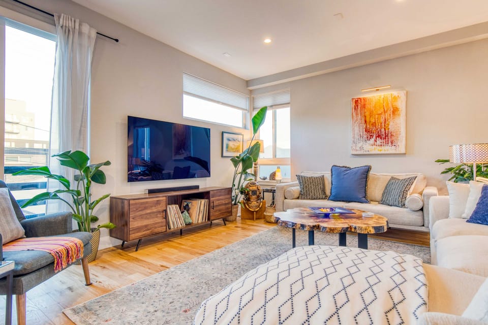 Walk to Empower Field: Townhome w/ Hot Tub! Apartment in Denver