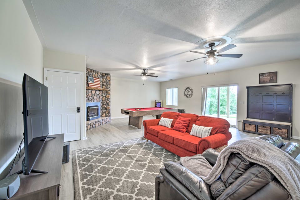 Huge Blairsville Cabin: Game Room + Mtn View! House in Blairsville