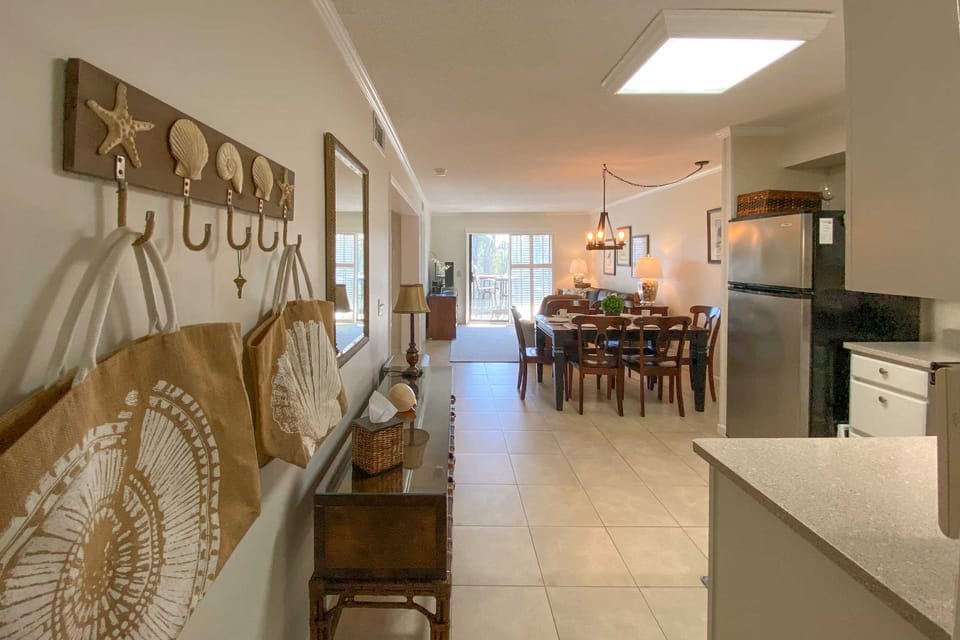 Balcony w/ Tennis Court View: Hilton Head Condo Apartment in Hilton Head Island
