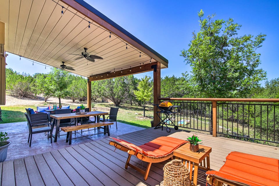 Game Room + 1-Acre Yard! Lake Travis Retreat House in Lago Vista