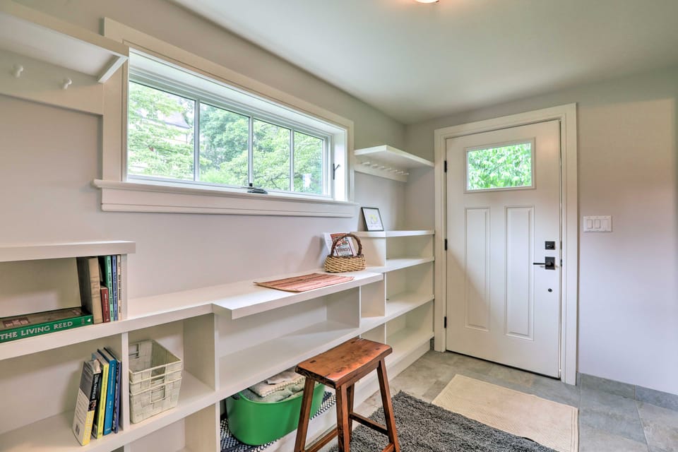 Barn-Like Studio Suite w/ Flowering Garden! Apartment in Jersey Shore