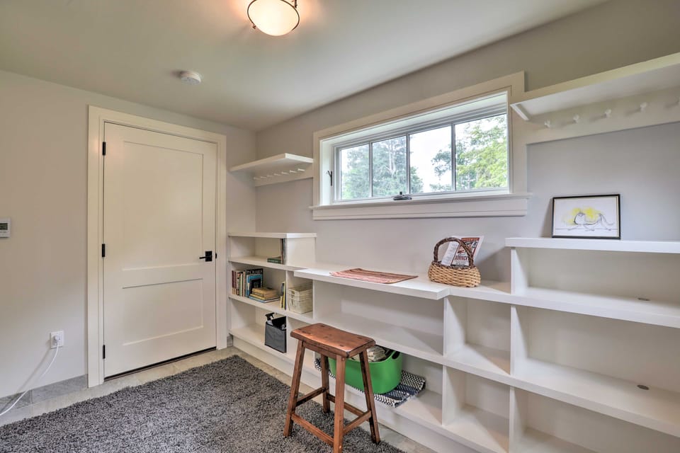Barn-Like Studio Suite w/ Flowering Garden! Apartment in Jersey Shore