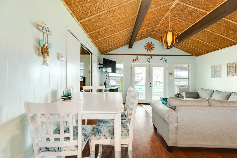 Walk to Ocean: Coastal Surfside Beach Bungalow! House in Surfside Beach