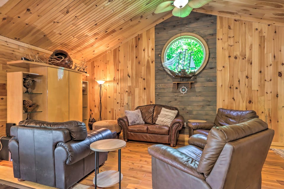 Waterfront Home w/ 3 Decks on Lake of the Ozarks! House in Sunrise Beach