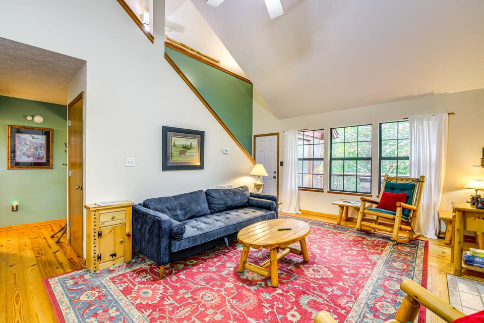 Pet-Friendly Sevierville Rental w/ Private Hot Tub House in Sevierville