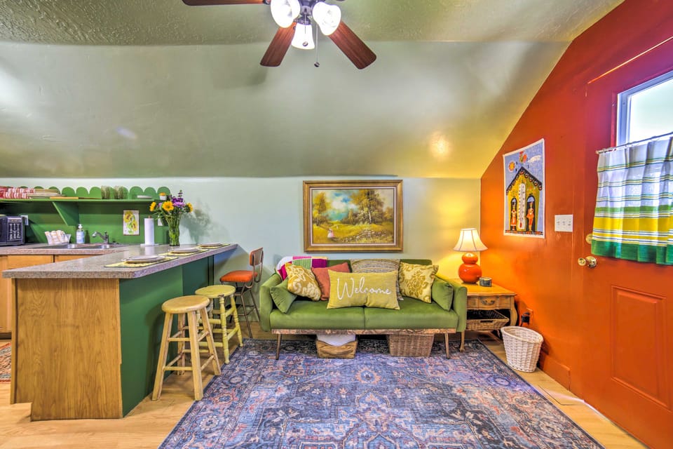 Colorful Sugar City Apartment ~ 4 Mi to BYU! Apartment in Idaho