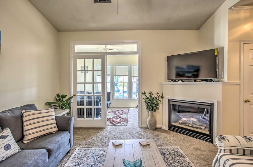 1 Mi to Coast: Myrtle Beach Condo w/ Pool Access! Apartment in South Carolina