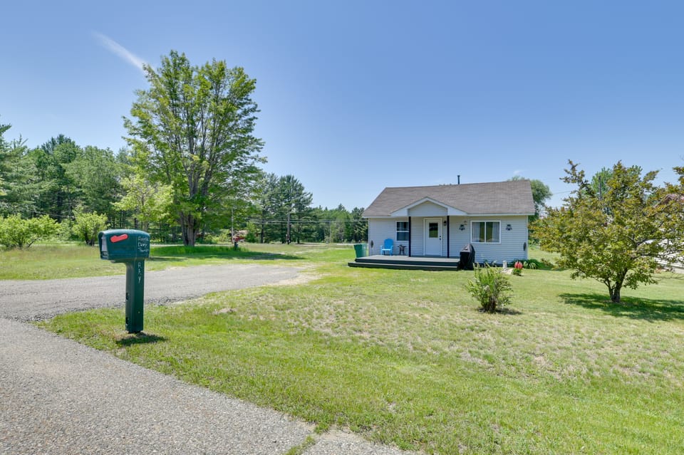 All-Season Getaway in Frederic: Bring Your Pets! House in Michigan
