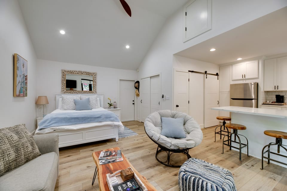 Upscale Whittier Hills Gem: 17 Mi to Disneyland! Apartment in Pico Rivera