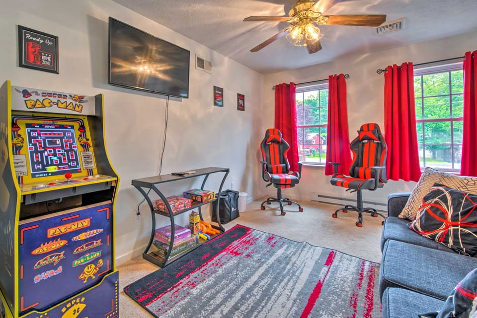 Jacuzzi & Resort Amenities: Tobyhanna Family Home! House in Coolbaugh Township