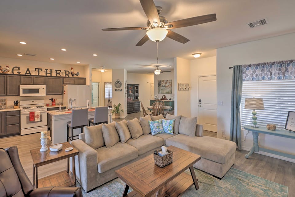 Sunny Bullhead City Home w/ Patio & Mtn View! House in Bullhead City