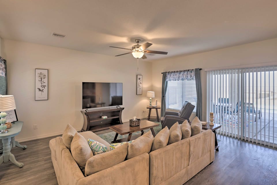 Sunny Bullhead City Home w/ Patio & Mtn View! House in Bullhead City