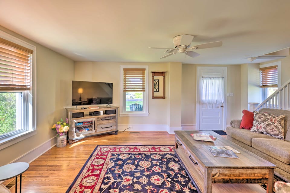 Finger Lakes Farm Retreat: Walk to Wineries! House in Seneca Lake