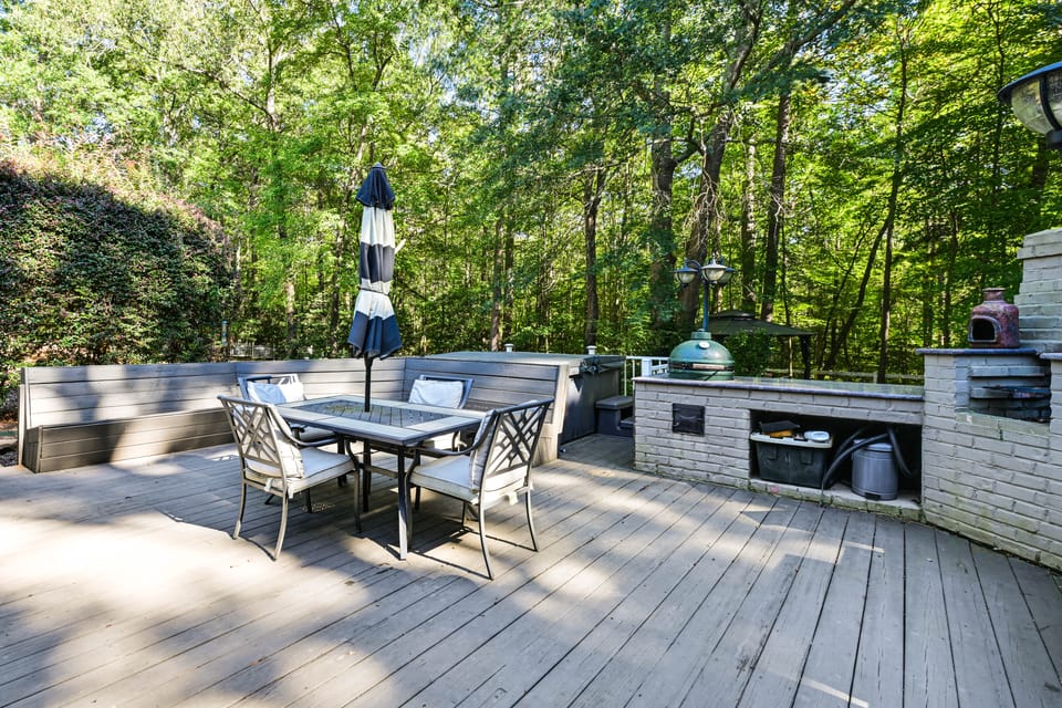 Lake Norman Cove Home w/ Golf Sim & Kayaks House in Lake Norman