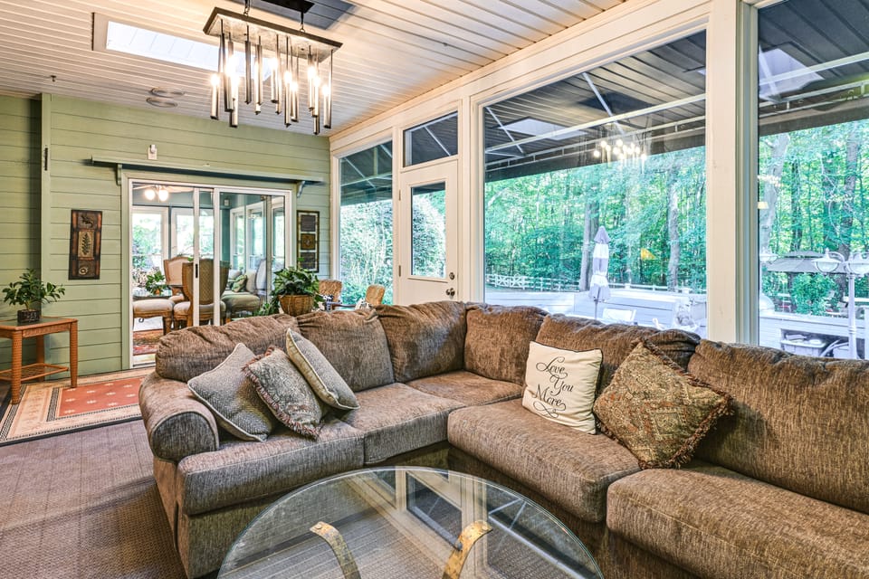 Lake Norman Cove Home w/ Golf Sim & Kayaks House in Lake Norman