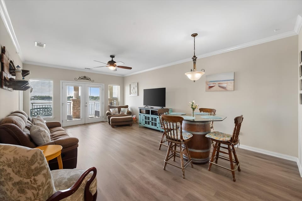 Lakefront Paradise with Stunning Views! Apartment in Texas