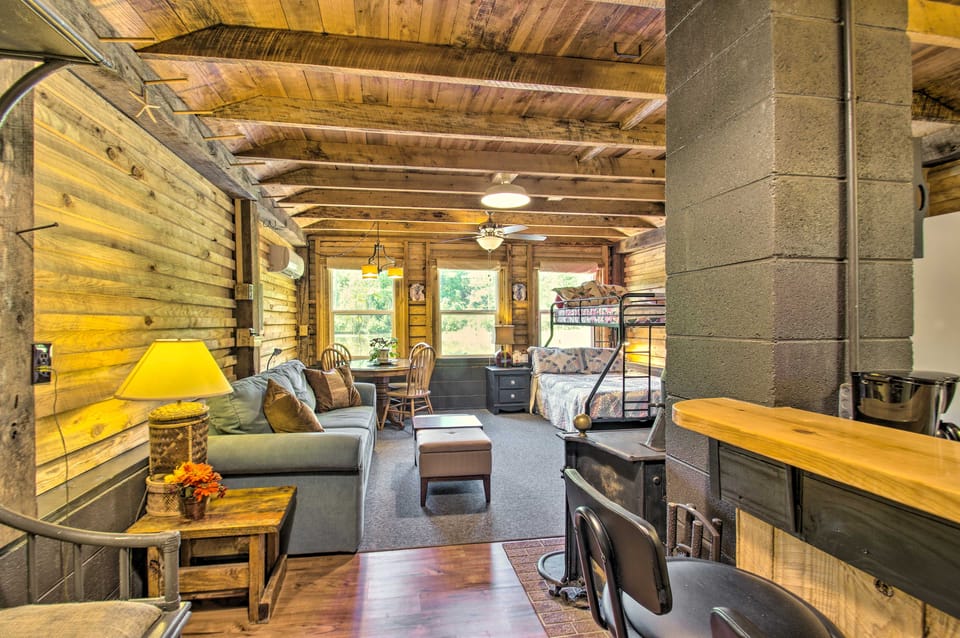 Charming Lakefront Cabin: Fish, Hike & More! House in Shenandoah Valley