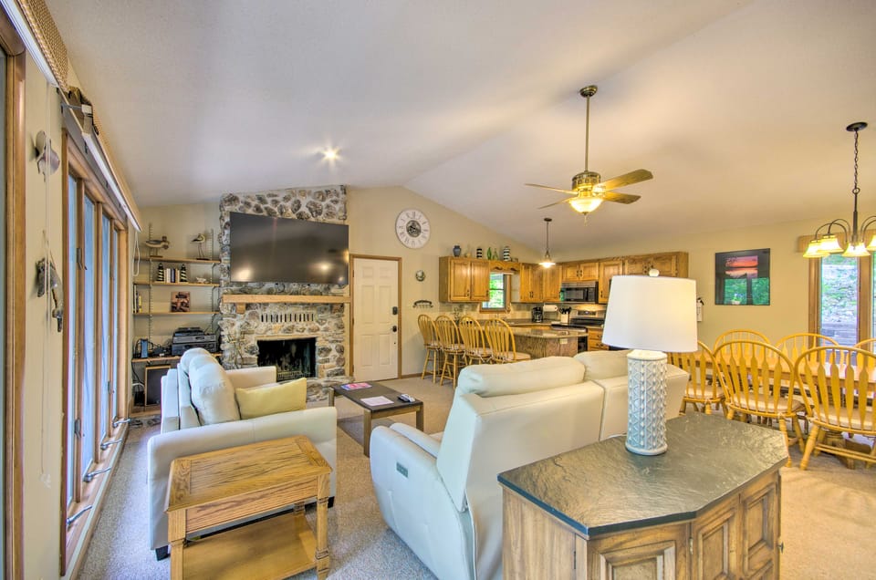 Boat Dock! Lakefront Group Getaway in Eldon House in Lake of the Ozarks