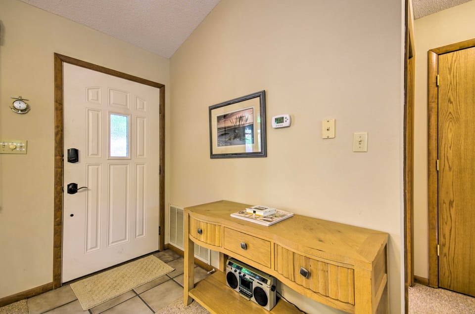 Boat Dock! Lakefront Group Getaway in Eldon House in Lake of the Ozarks