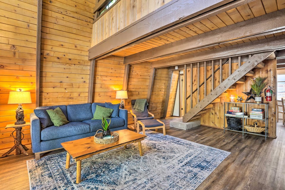 Pet-Friendly Cottage, Walk From Big Bear Village! Cottage in Big Bear