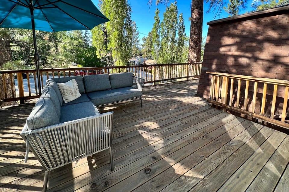 Pet-Friendly Cottage, Walk From Big Bear Village! Cottage in Big Bear