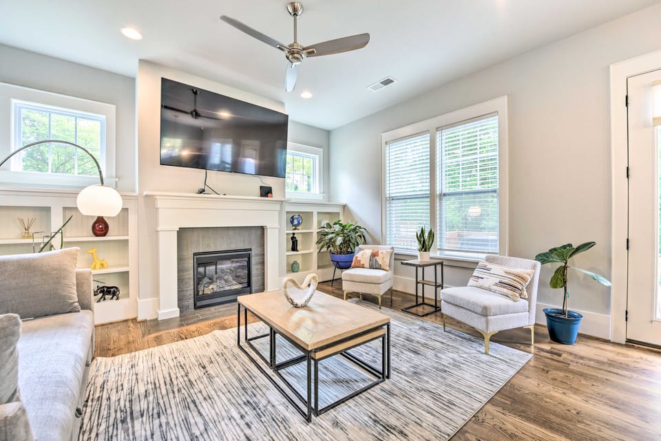 Modern Charlotte Home ~ 4 Mi to Downtown! House in Charlotte
