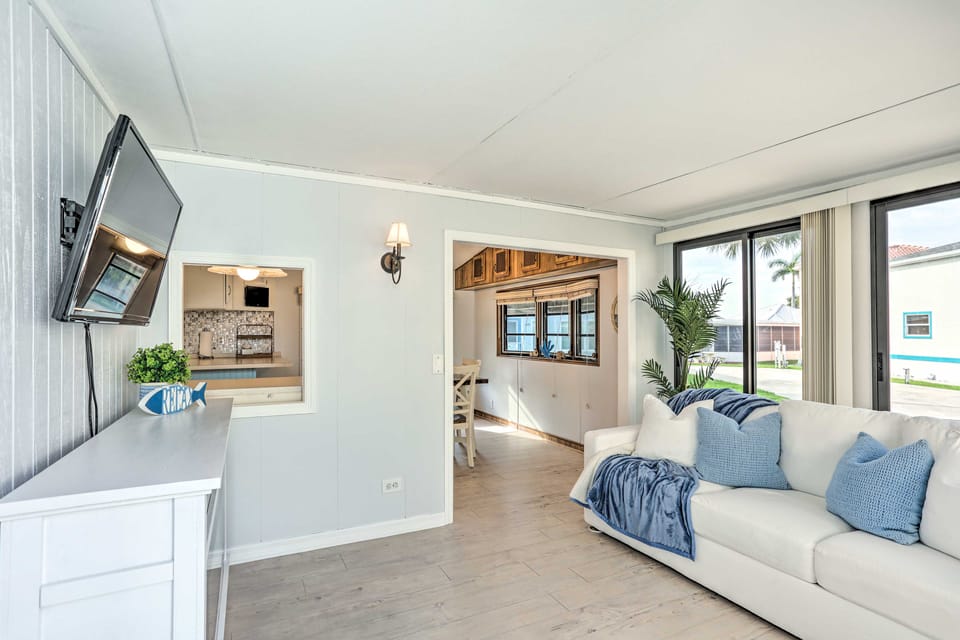 Jensen Beach Home w/ Private Beach Access! Cottage in Hutchinson Island