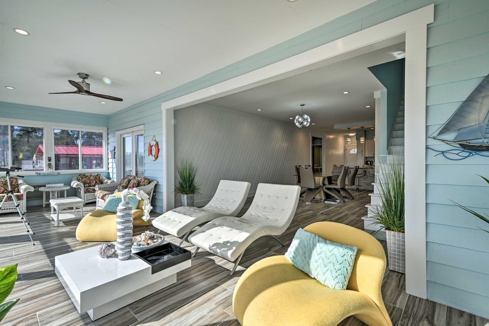 Luxurious Waterfront Home w/ Private Pier & Views! House in South Carolina