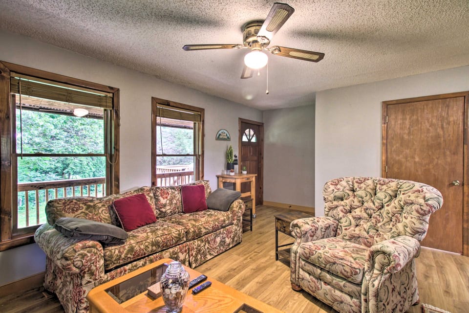 Pet-Friendly VA Home ~ 30 Mi to Shenandoah NP House in Shenandoah Valley
