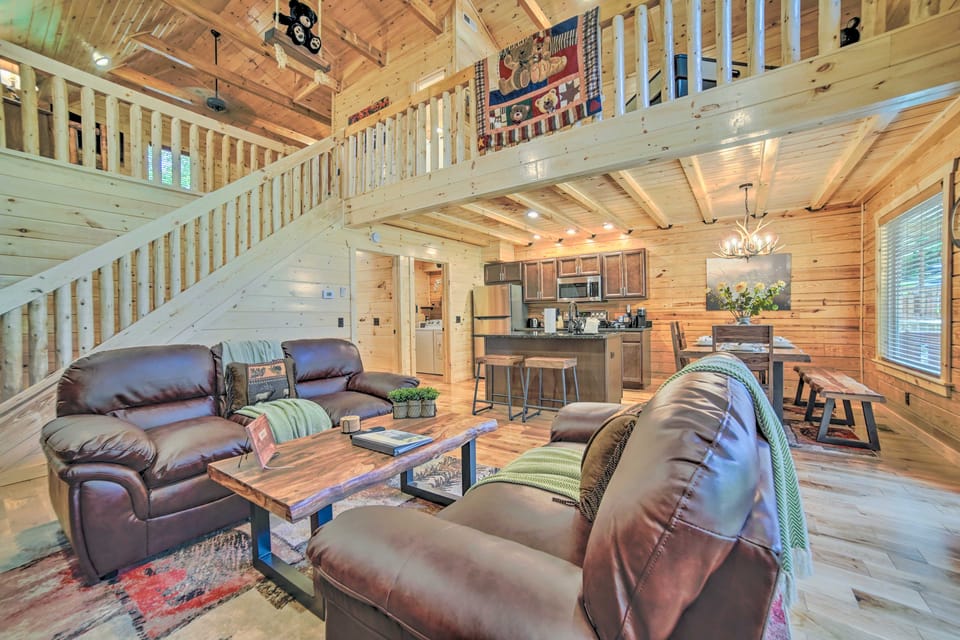 Hot Tub, Pool Access & Fire Pit: Gatlinburg Cabin House in Pittman Center