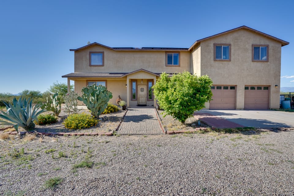 9 Mi to Sahuarita Lake Park: Getaway w/ Game Room House in Arizona
