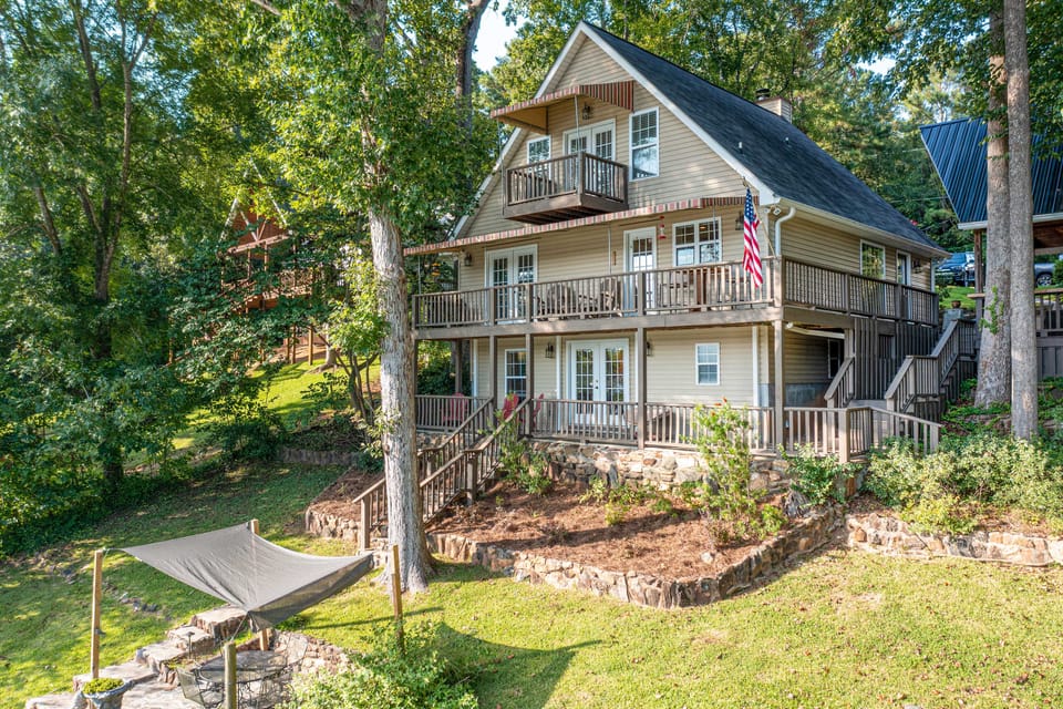 Lakefront Retreat w/ Deep Water + Great Views! House in Lake Sinclair