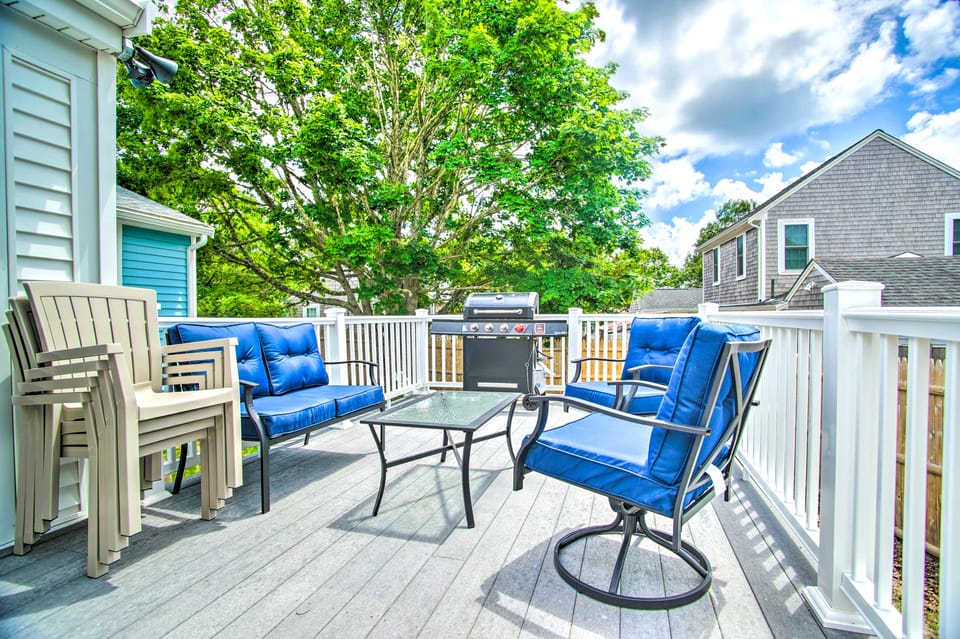 Pet-Friendly Yard! Fun Family Home in Cape Cod House in Dennis Port