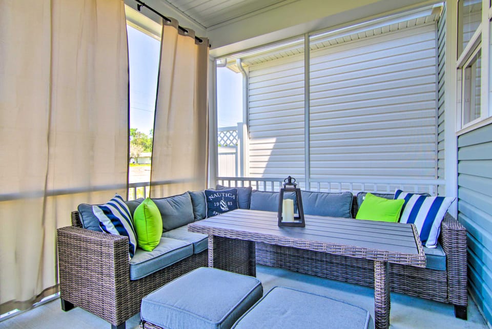 Porch + Pool Access: Millville Townhome! Apartment in Sussex County