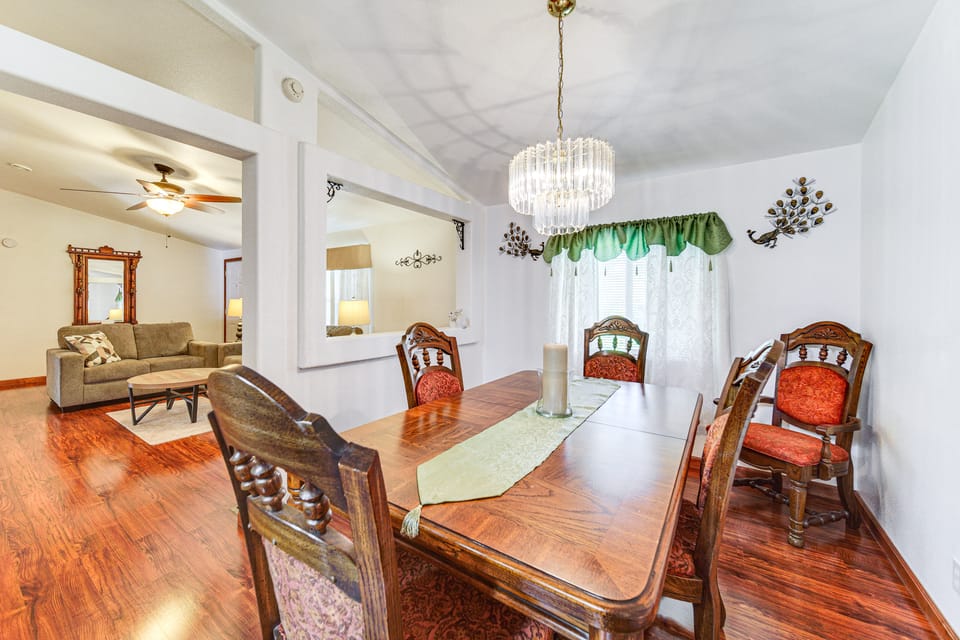 ‘Mtn Gate Guest House’ ~ 6 Mi to Shasta Lake! House in California