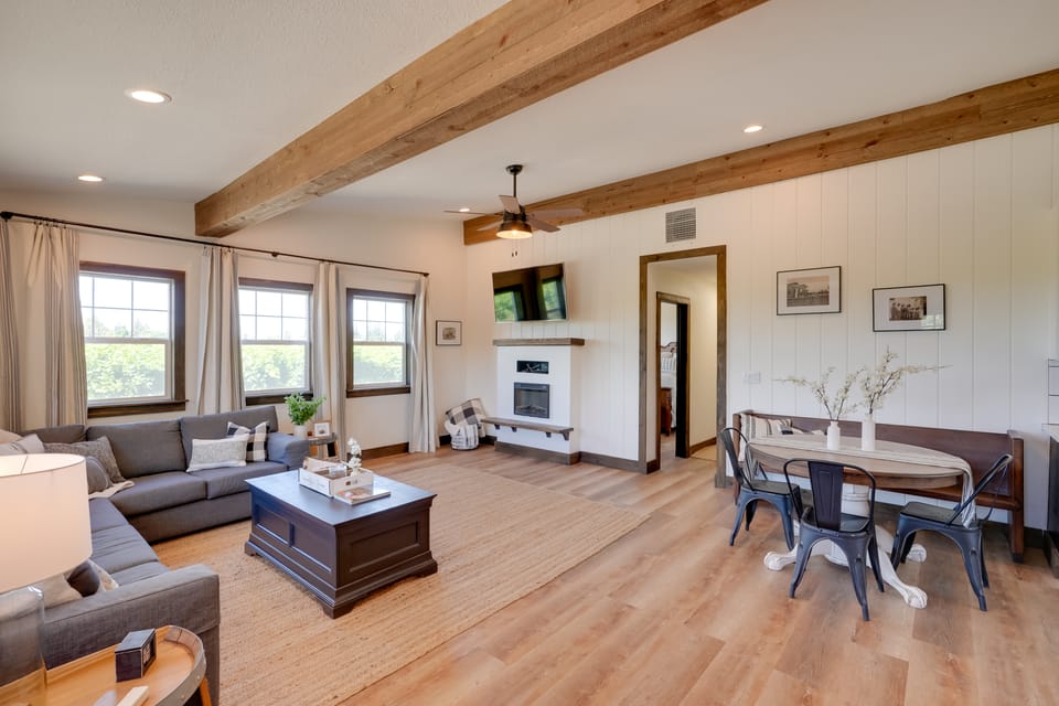 Charming Lodi Retreat: Walk to Local Wineries Cottage in San Francisco Bay Area