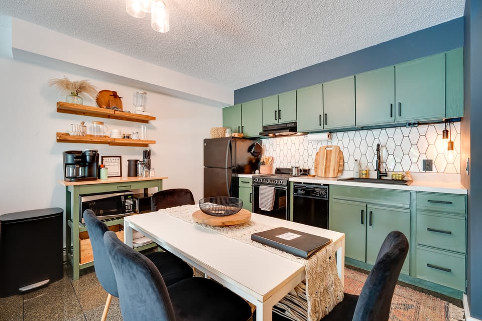 Ski-In/Ski-Out Magic Mountain Condo w/ Deck! Apartment in South Londonderry