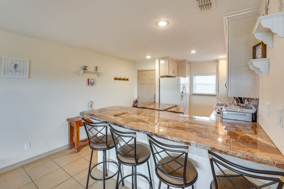 'Sea-King Sol' Ocean-View Condo in Port Aransas! Apartment in Port Aransas